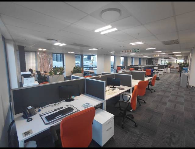 334M² OFFICE TO LET IN VORNA VALLEY